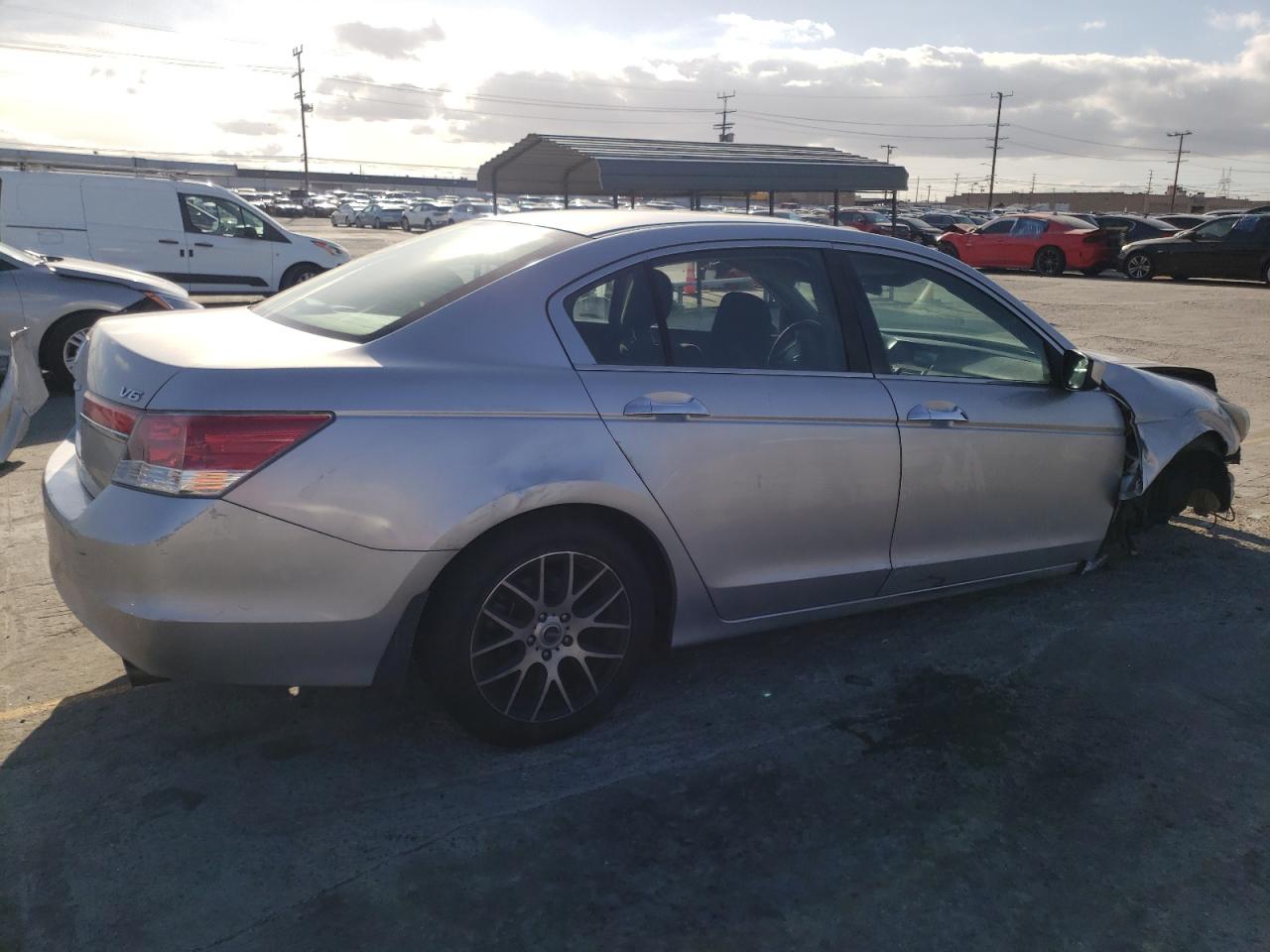 Photo 2 VIN: 1HGCP3F74BA020264 - HONDA ACCORD 