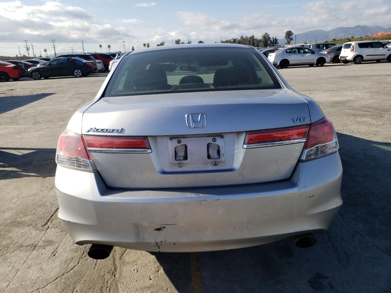 Photo 5 VIN: 1HGCP3F74BA020264 - HONDA ACCORD 