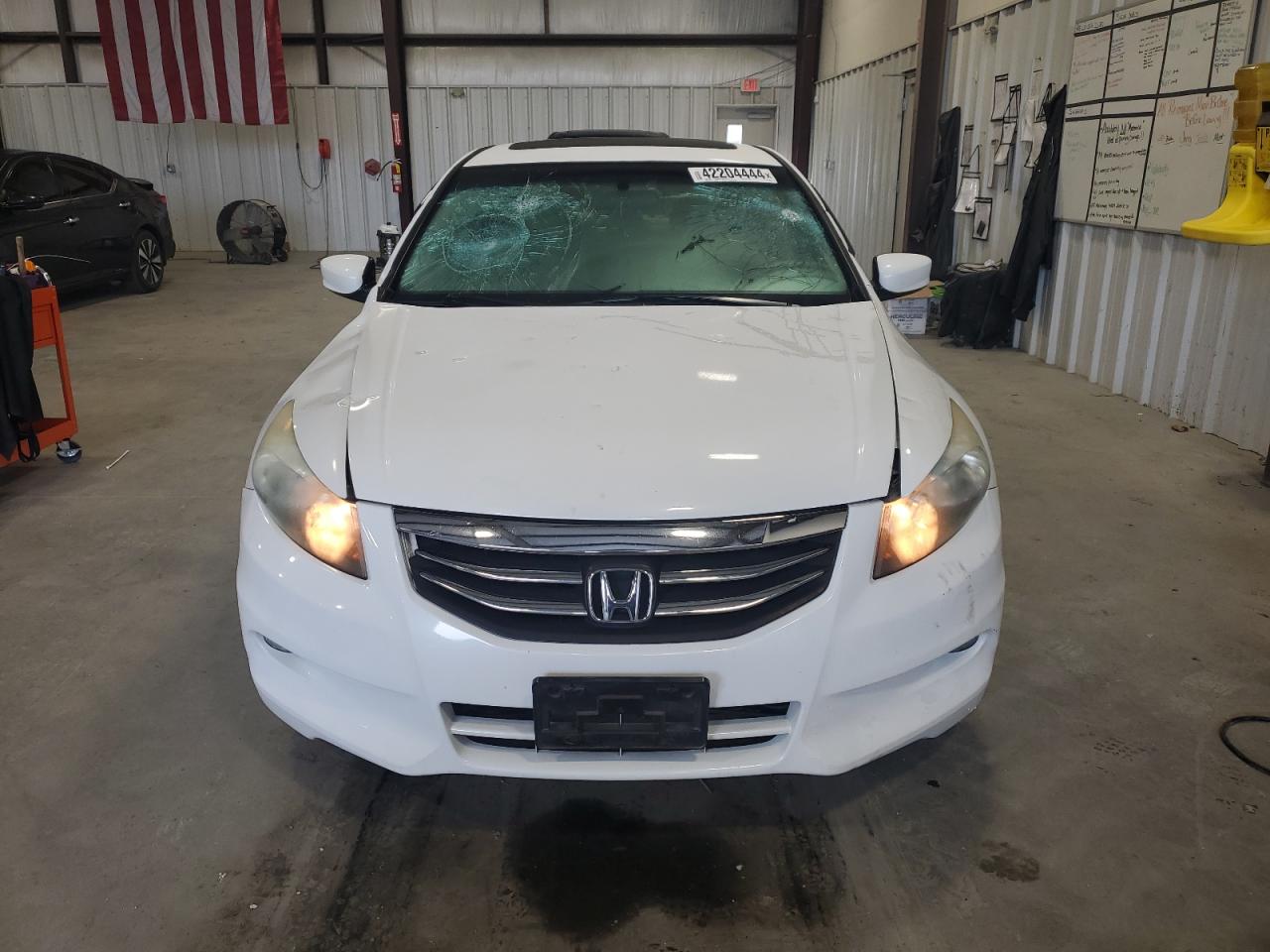 Photo 4 VIN: 1HGCP3F75CA004236 - HONDA ACCORD 