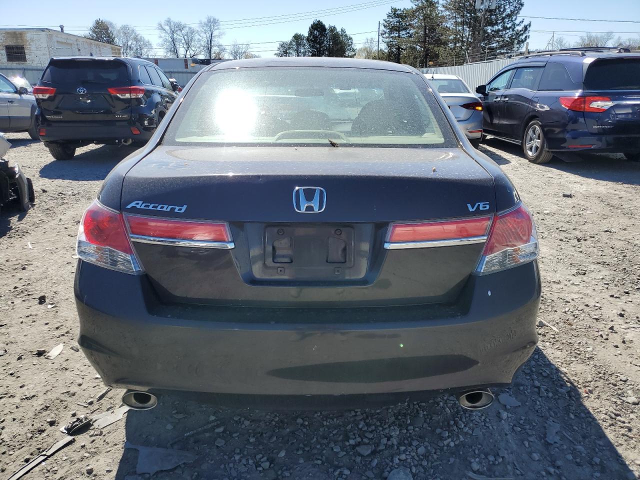 Photo 5 VIN: 1HGCP3F76BA014305 - HONDA ACCORD 