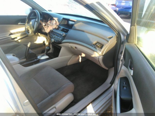 Photo 4 VIN: 1HGCP3F79AA012367 - HONDA ACCORD SDN 