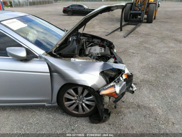 Photo 5 VIN: 1HGCP3F7XCA002871 - HONDA ACCORD SDN 