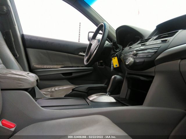 Photo 4 VIN: 1HGCP3F80AA008149 - HONDA ACCORD SDN 