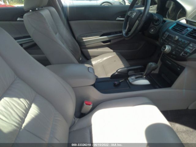 Photo 4 VIN: 1HGCP3F80AA013934 - HONDA ACCORD SDN 