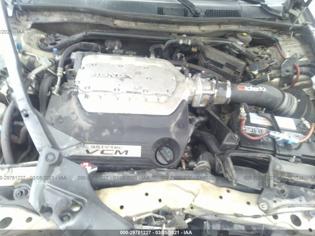 Photo 9 VIN: 1HGCP3F80AA017711 - HONDA ACCORD SDN 