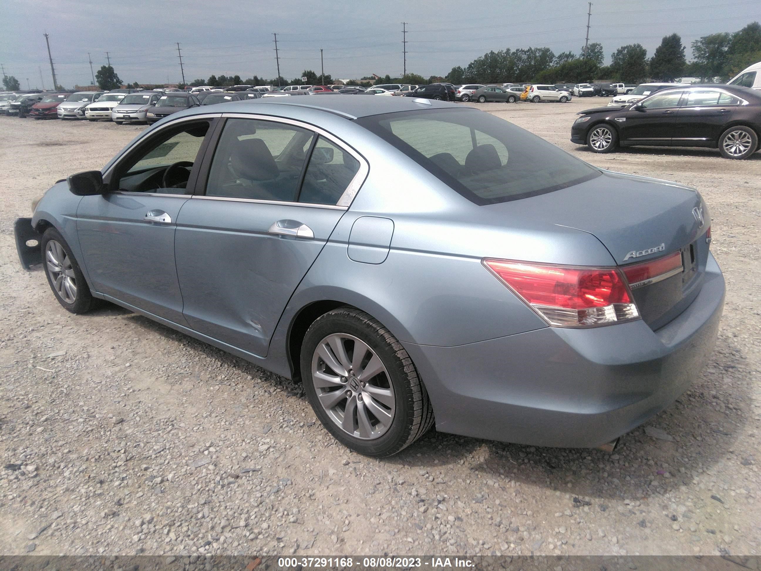 Photo 2 VIN: 1HGCP3F80BA004975 - HONDA ACCORD 