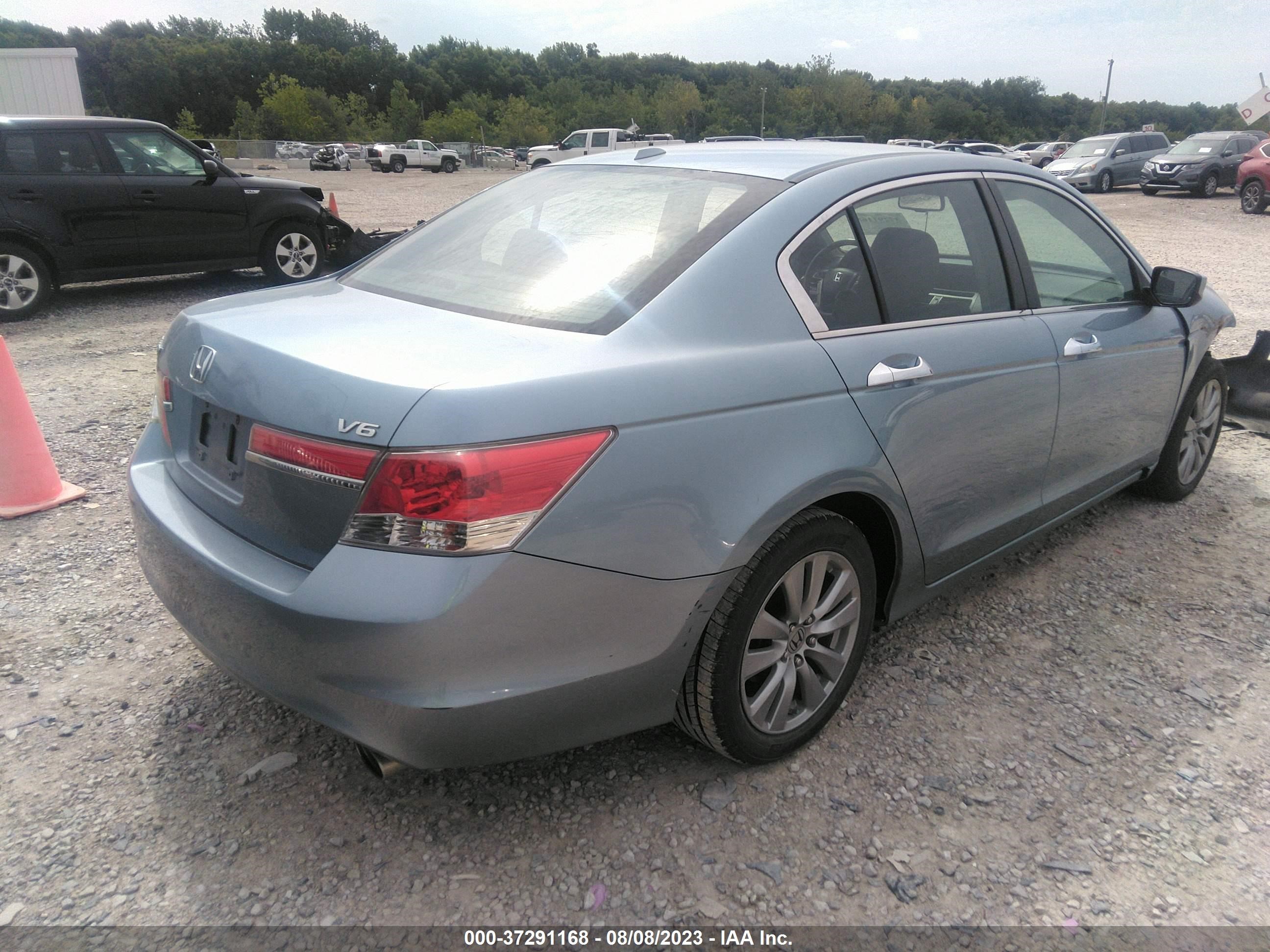 Photo 3 VIN: 1HGCP3F80BA004975 - HONDA ACCORD 