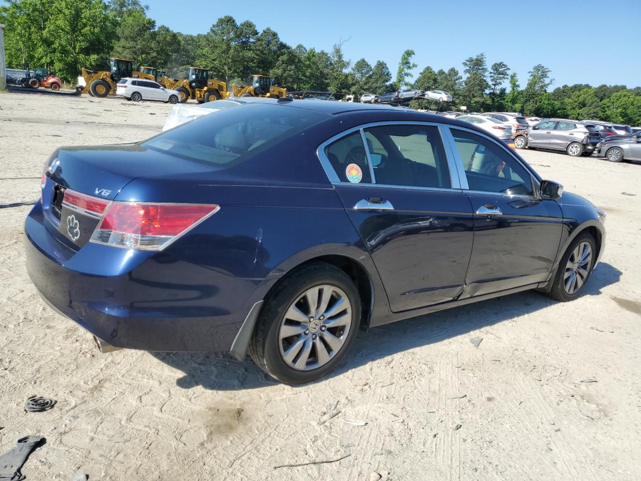 Photo 2 VIN: 1HGCP3F80BA028600 - HONDA ACCORD 