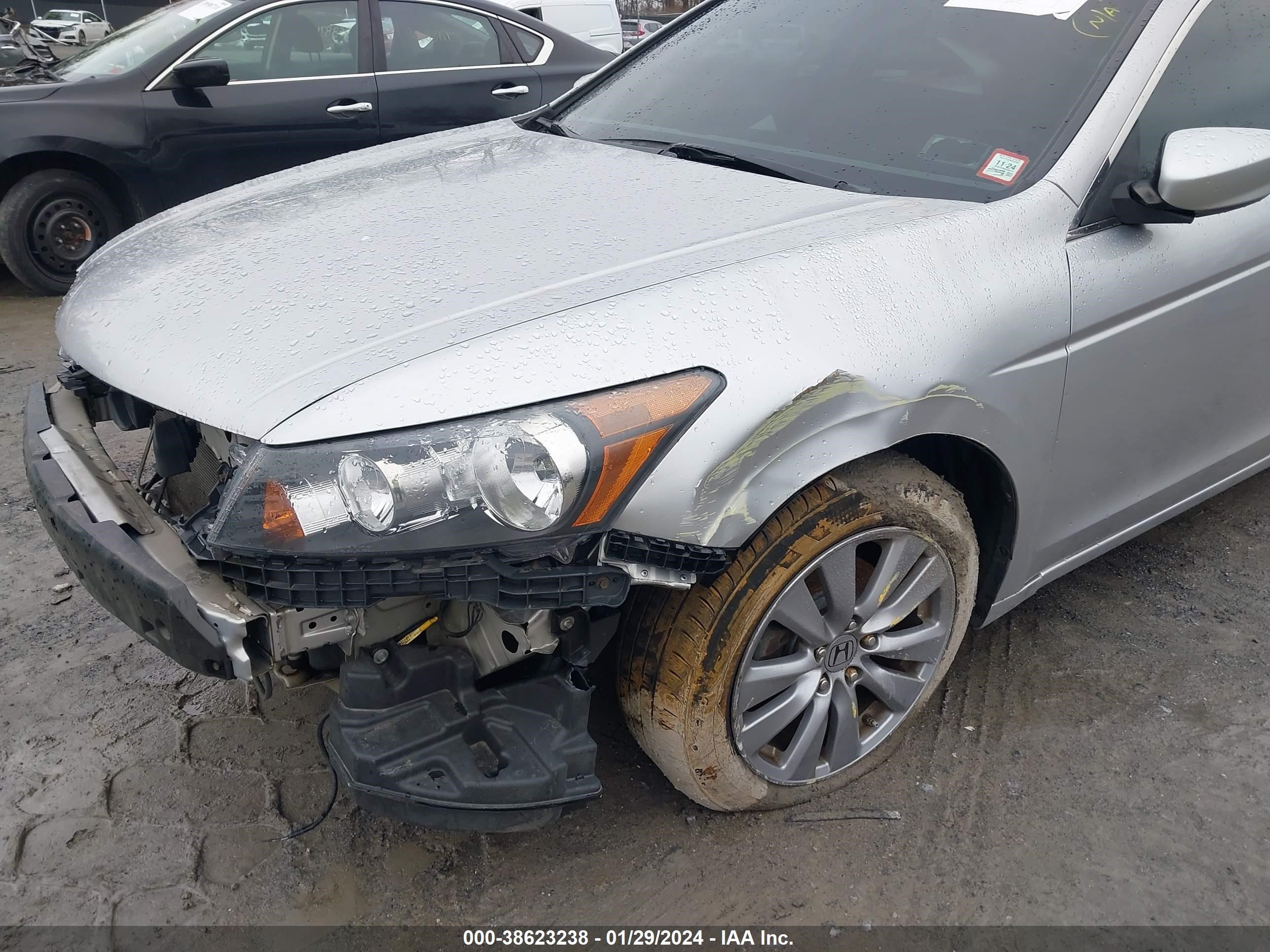 Photo 5 VIN: 1HGCP3F80CA002774 - HONDA ACCORD 