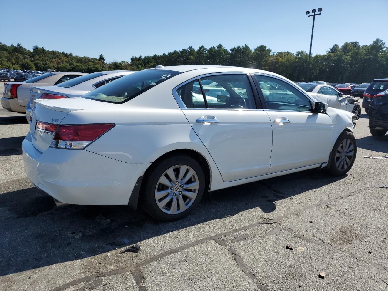 Photo 2 VIN: 1HGCP3F80CA033359 - HONDA ACCORD 