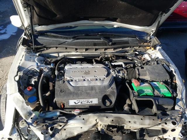 Photo 6 VIN: 1HGCP3F81AA023985 - HONDA ACCORD SDN 