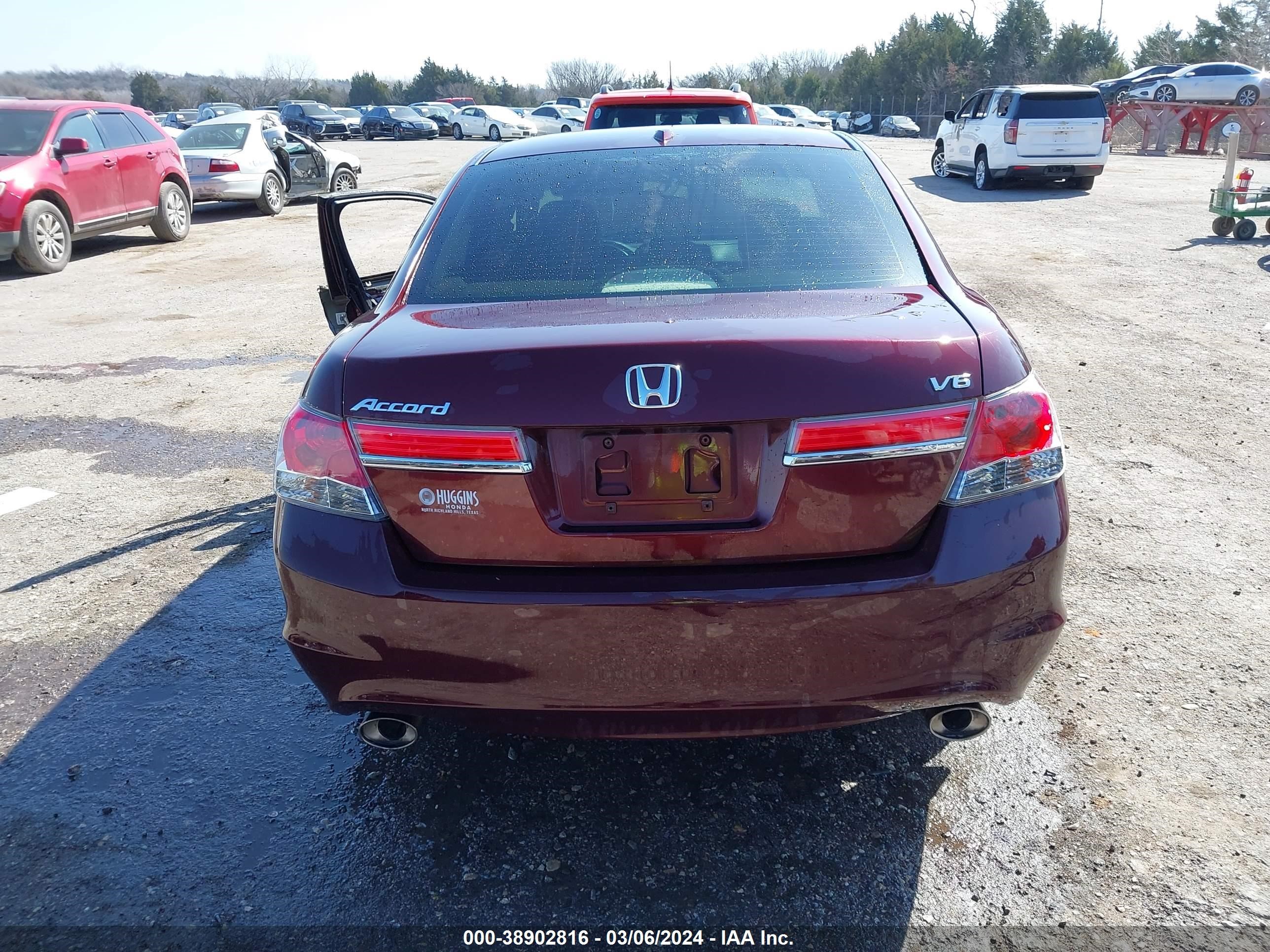 Photo 15 VIN: 1HGCP3F81BA019713 - HONDA ACCORD 