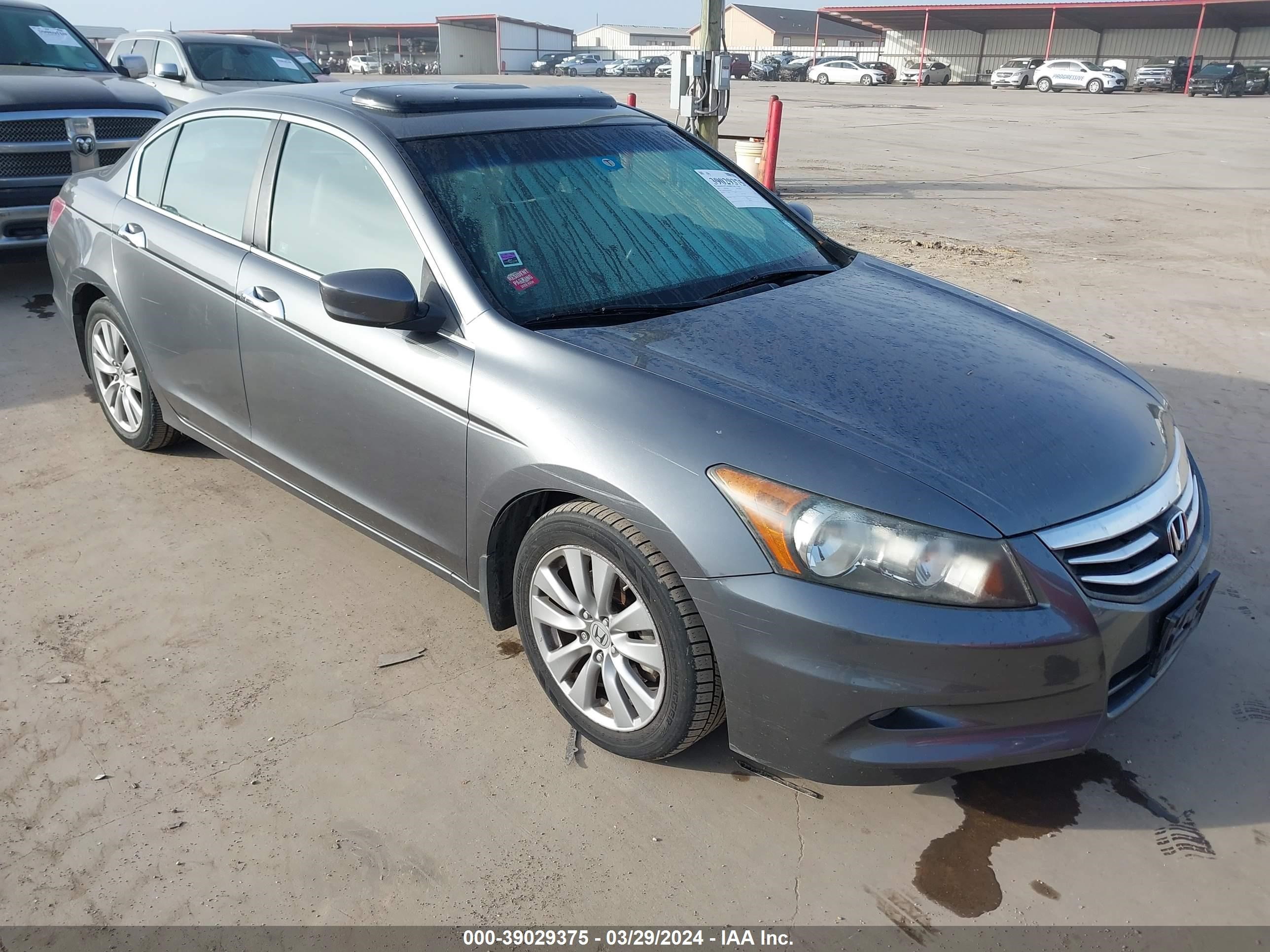 Photo 0 VIN: 1HGCP3F81BA027066 - HONDA ACCORD 