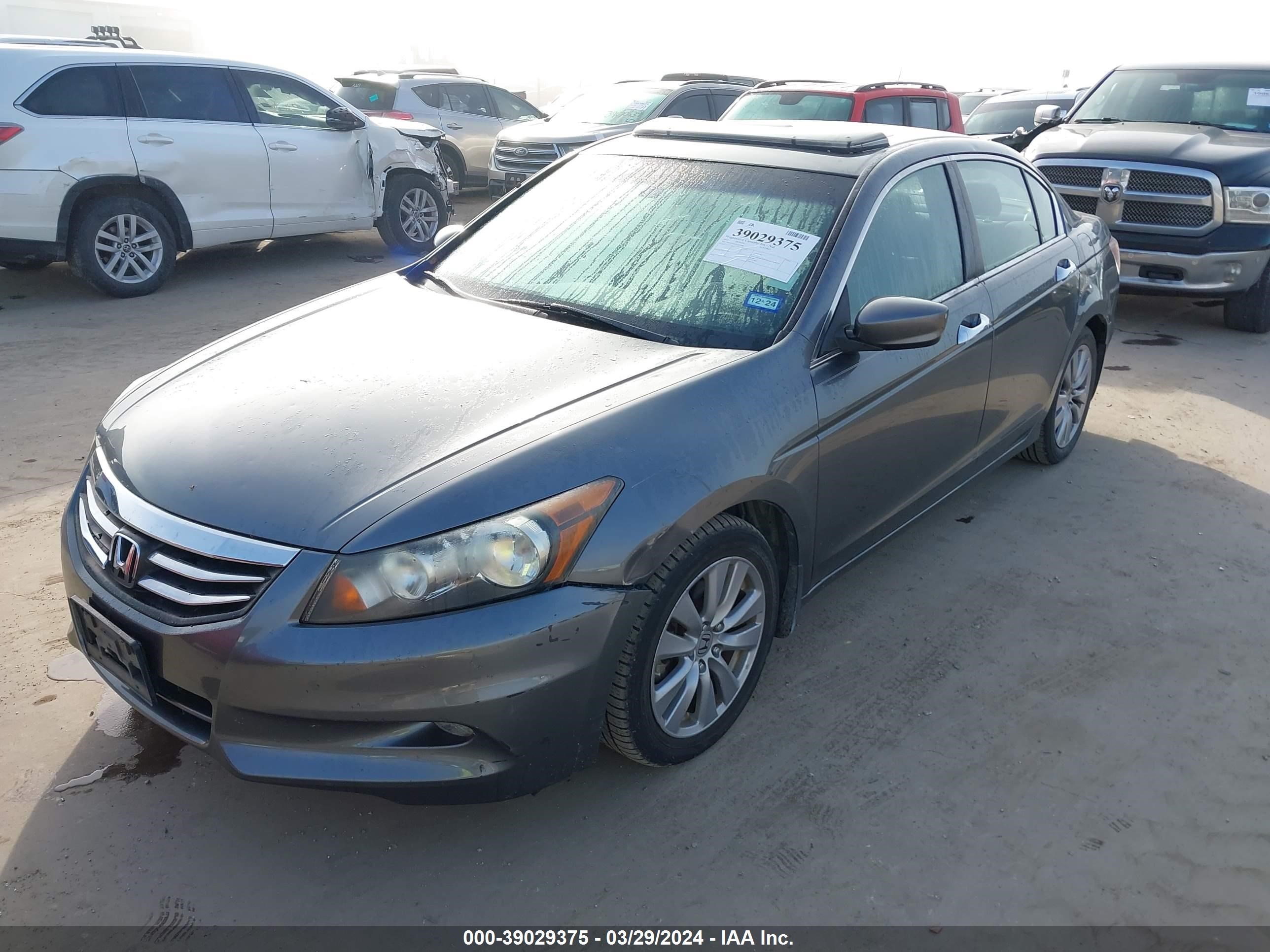 Photo 1 VIN: 1HGCP3F81BA027066 - HONDA ACCORD 