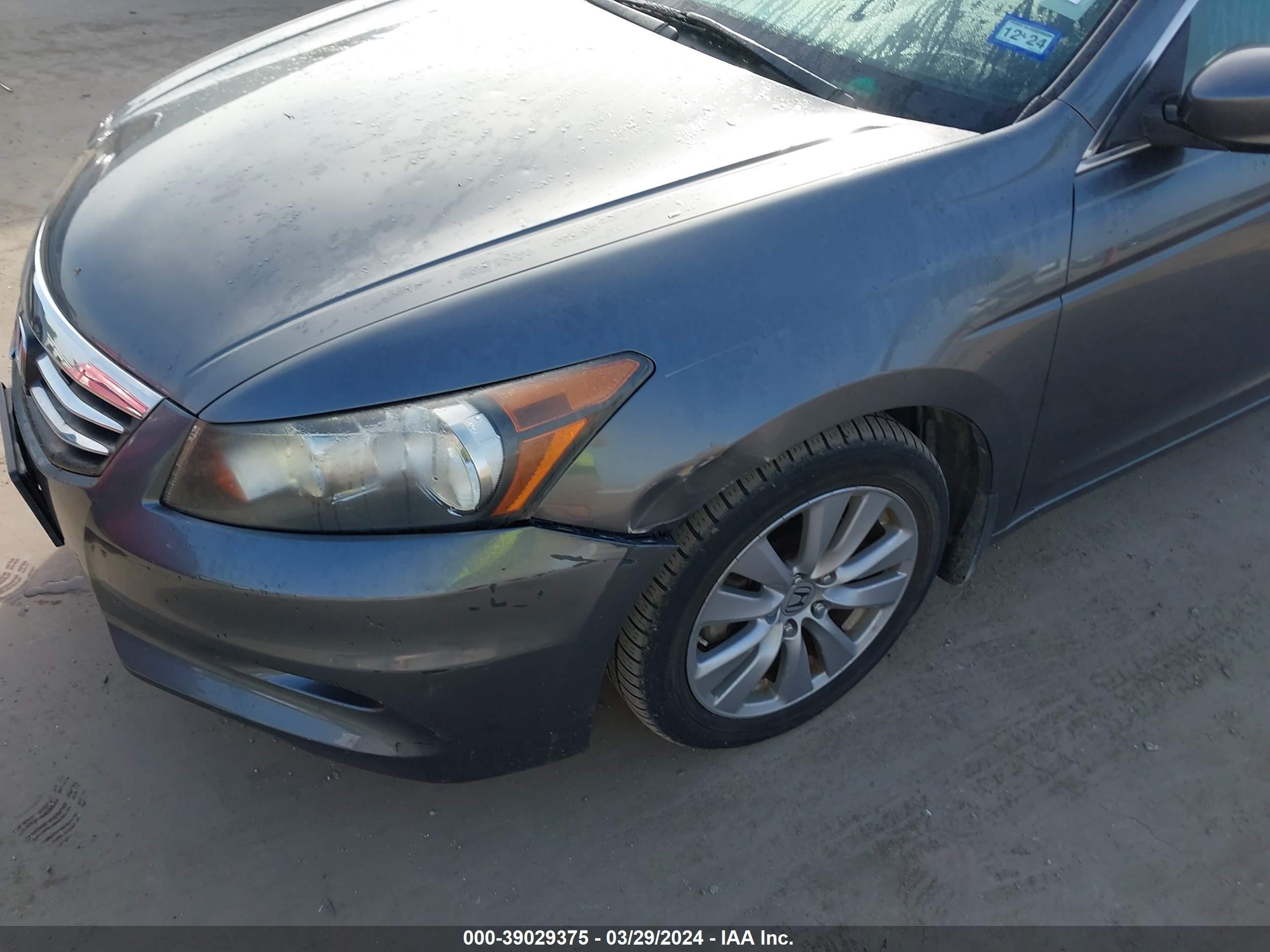 Photo 5 VIN: 1HGCP3F81BA027066 - HONDA ACCORD 