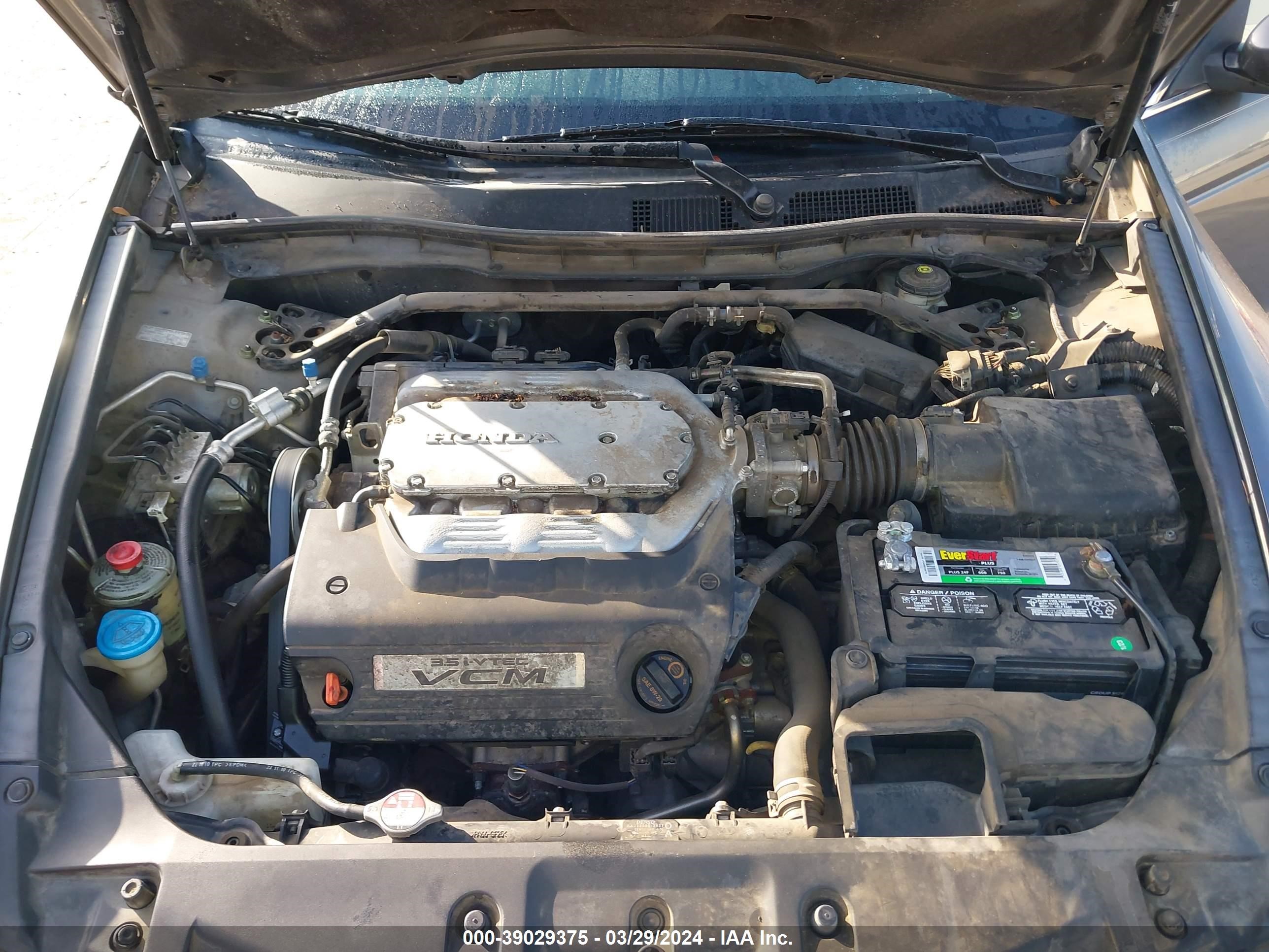 Photo 9 VIN: 1HGCP3F81BA027066 - HONDA ACCORD 