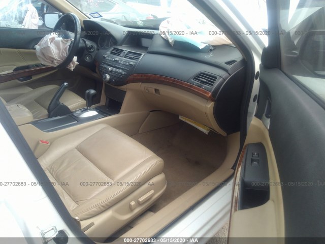 Photo 4 VIN: 1HGCP3F81BA030002 - HONDA ACCORD SDN 