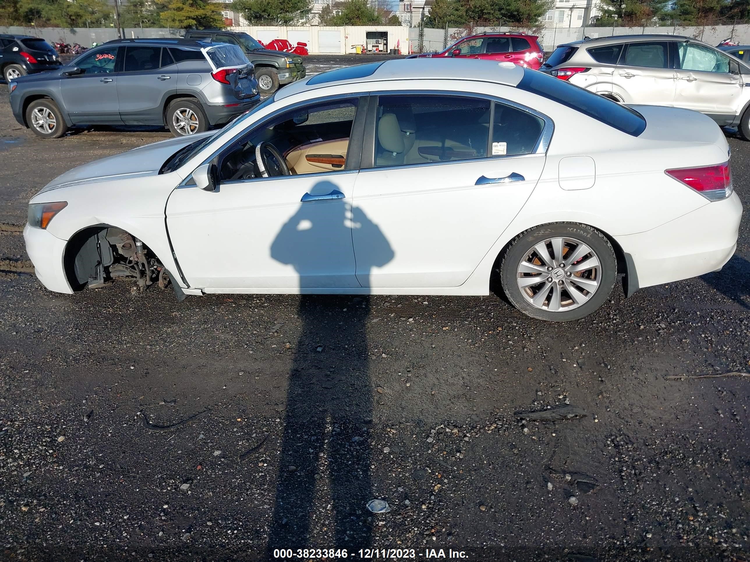 Photo 13 VIN: 1HGCP3F81CA008843 - HONDA ACCORD 