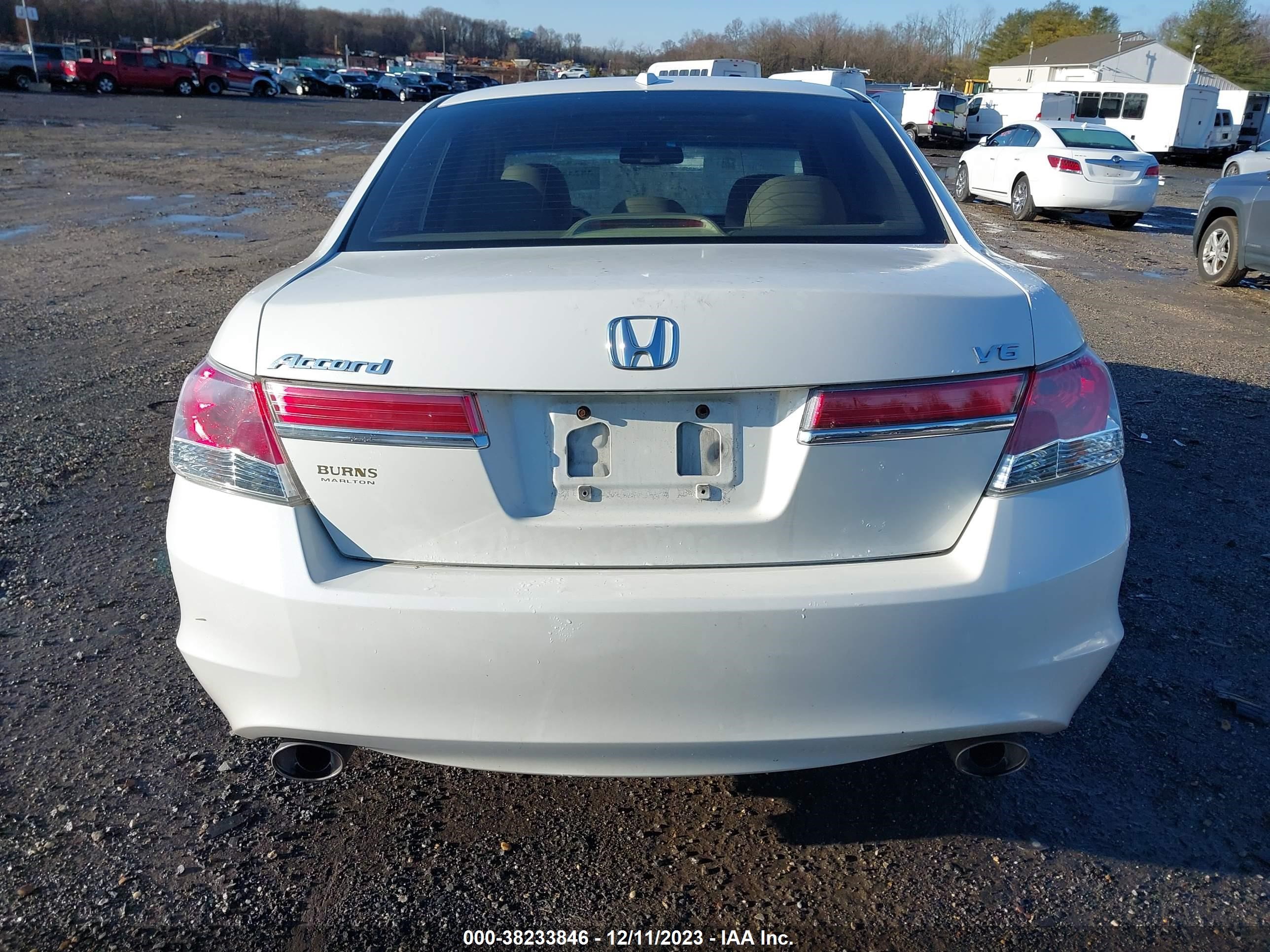 Photo 15 VIN: 1HGCP3F81CA008843 - HONDA ACCORD 