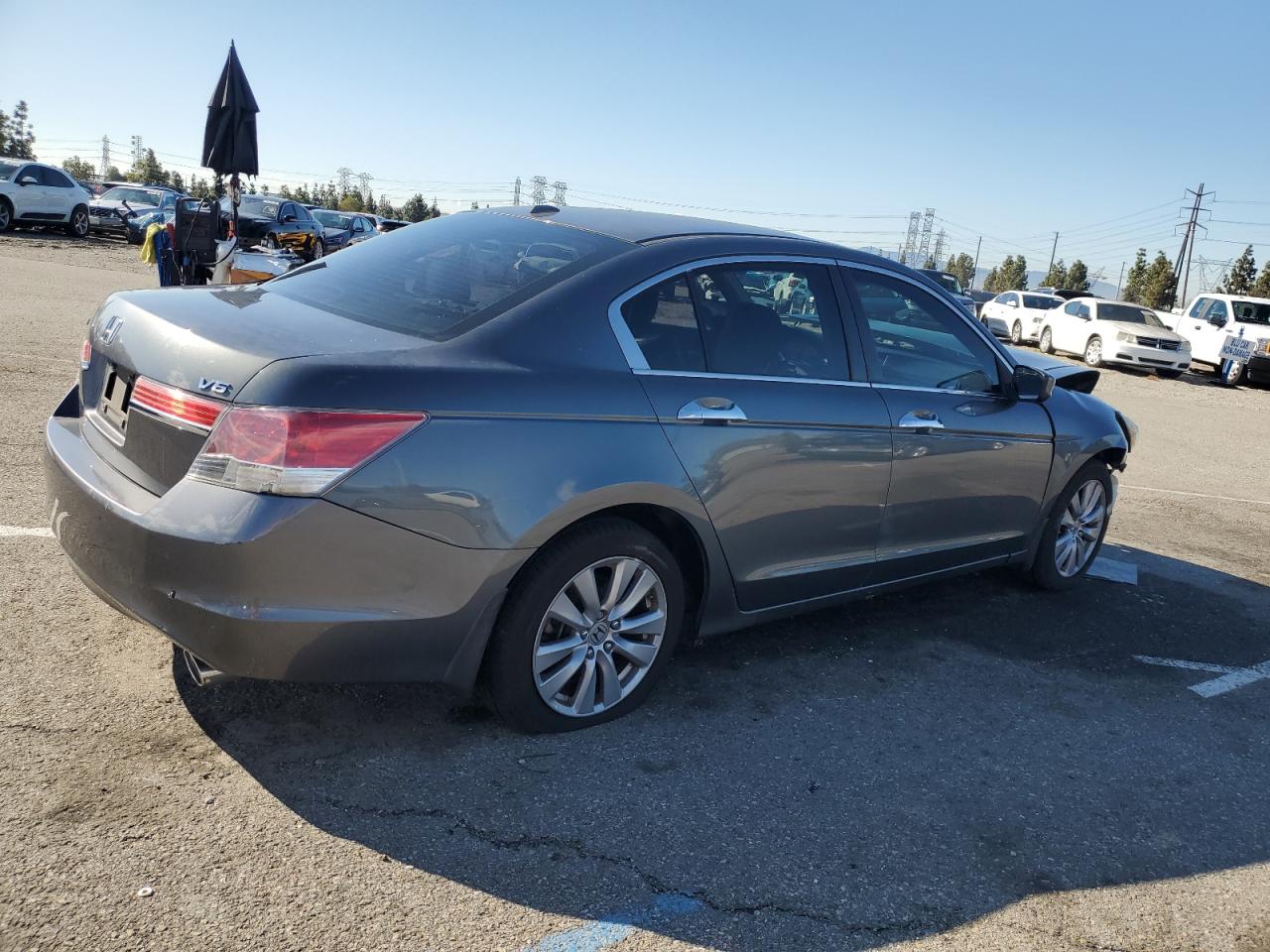 Photo 2 VIN: 1HGCP3F81CA020040 - HONDA ACCORD 