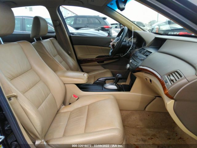 Photo 4 VIN: 1HGCP3F82AA012039 - HONDA ACCORD SDN 