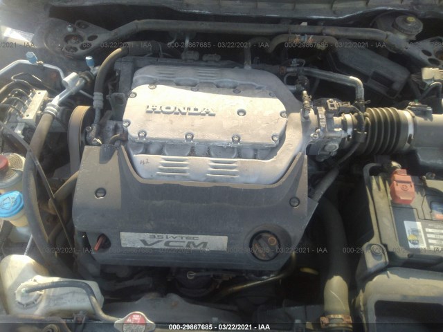 Photo 9 VIN: 1HGCP3F82BA001950 - HONDA ACCORD SDN 