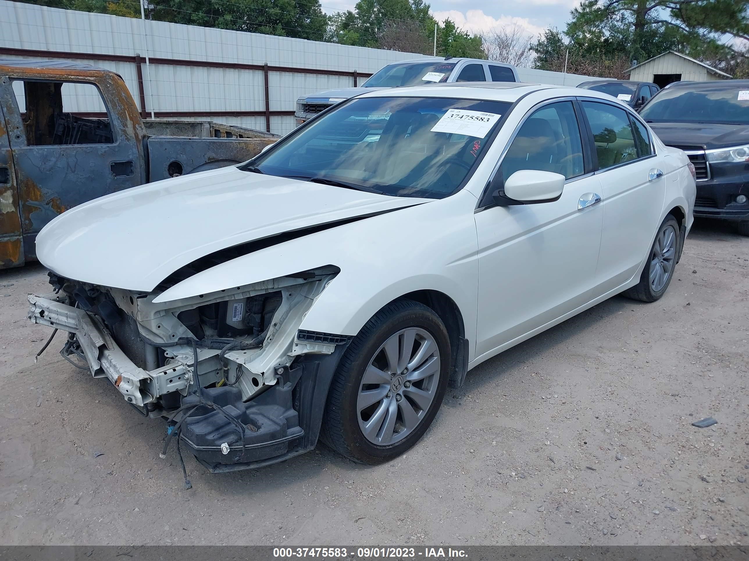 Photo 1 VIN: 1HGCP3F82BA006128 - HONDA ACCORD 