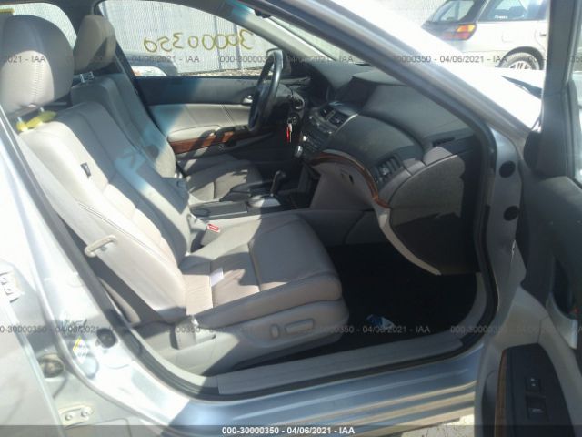 Photo 4 VIN: 1HGCP3F82BA019686 - HONDA ACCORD SDN 