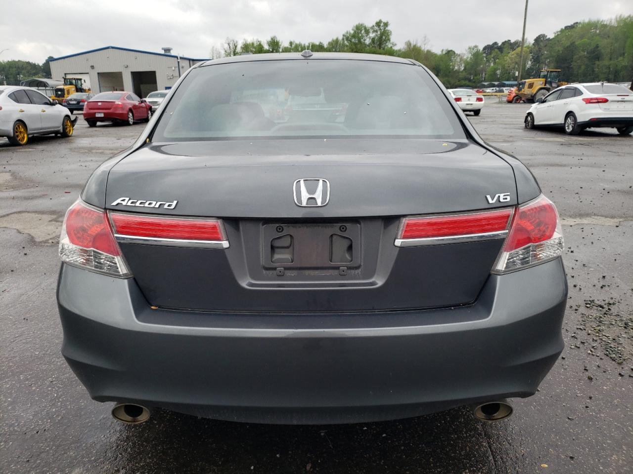 Photo 5 VIN: 1HGCP3F82BA019963 - HONDA ACCORD 