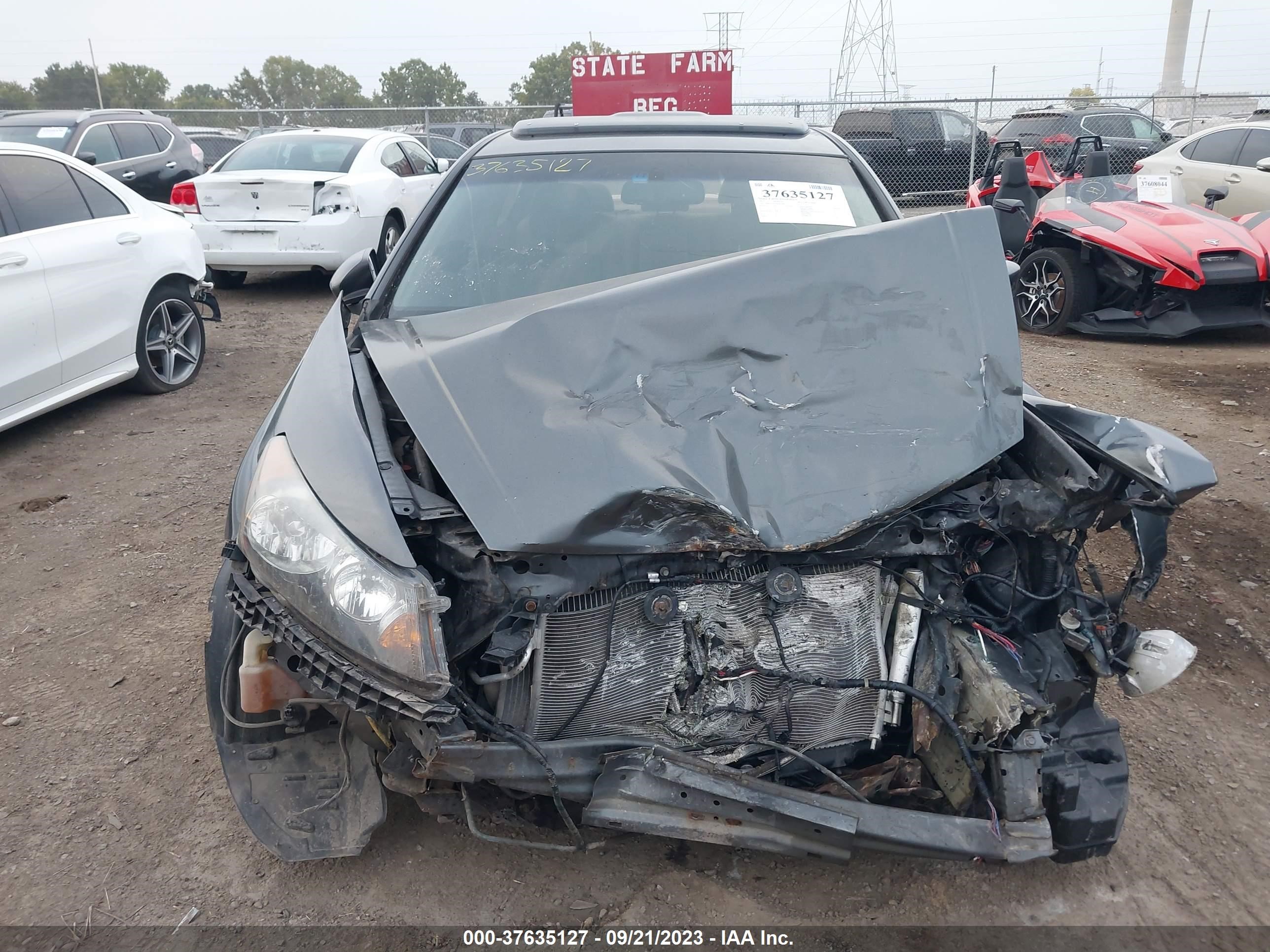 Photo 11 VIN: 1HGCP3F82BA022863 - HONDA ACCORD 