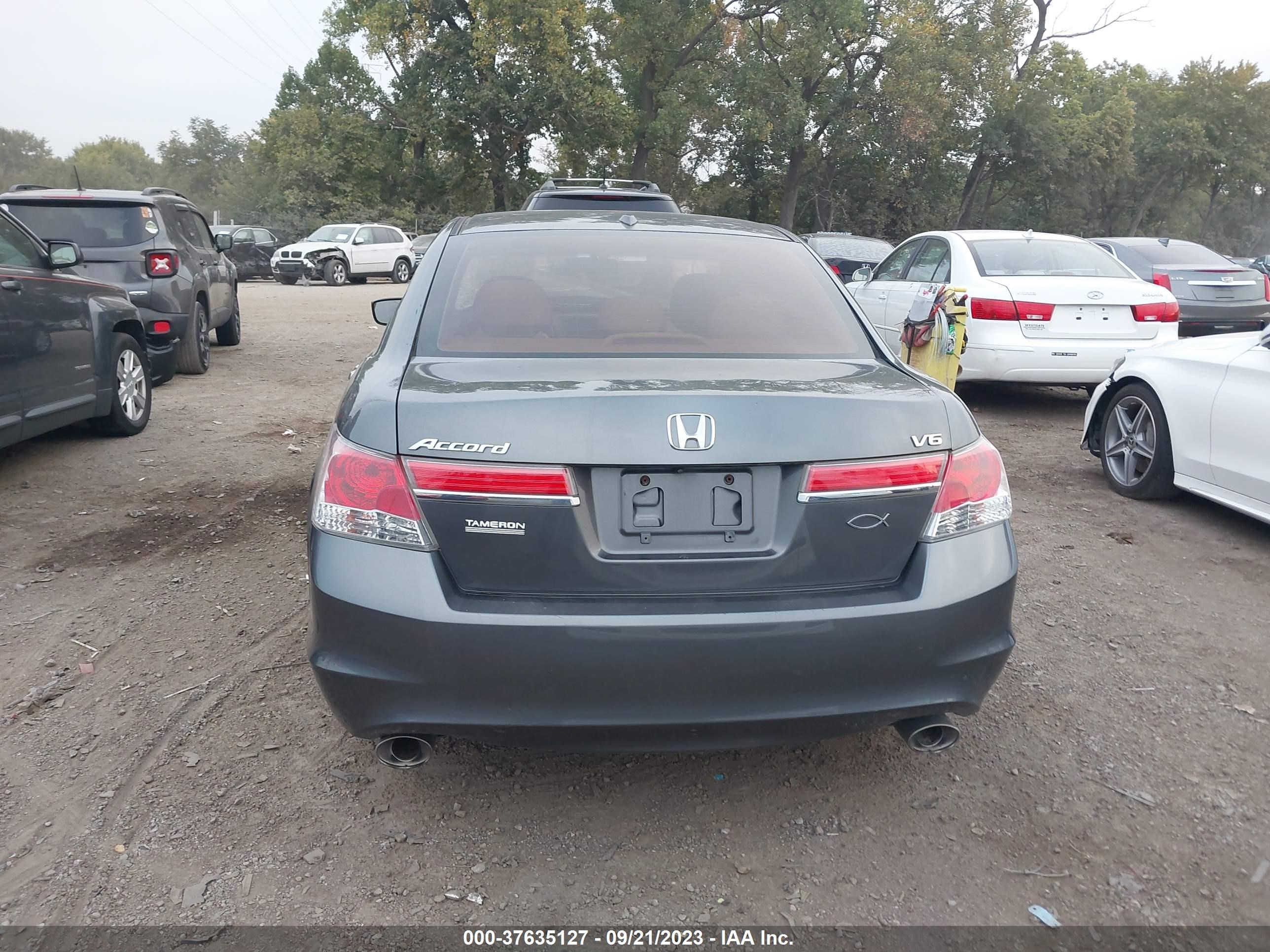 Photo 15 VIN: 1HGCP3F82BA022863 - HONDA ACCORD 