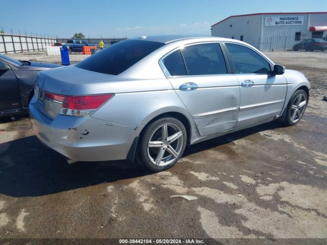 Photo 3 VIN: 1HGCP3F82BA028758 - HONDA ACCORD 