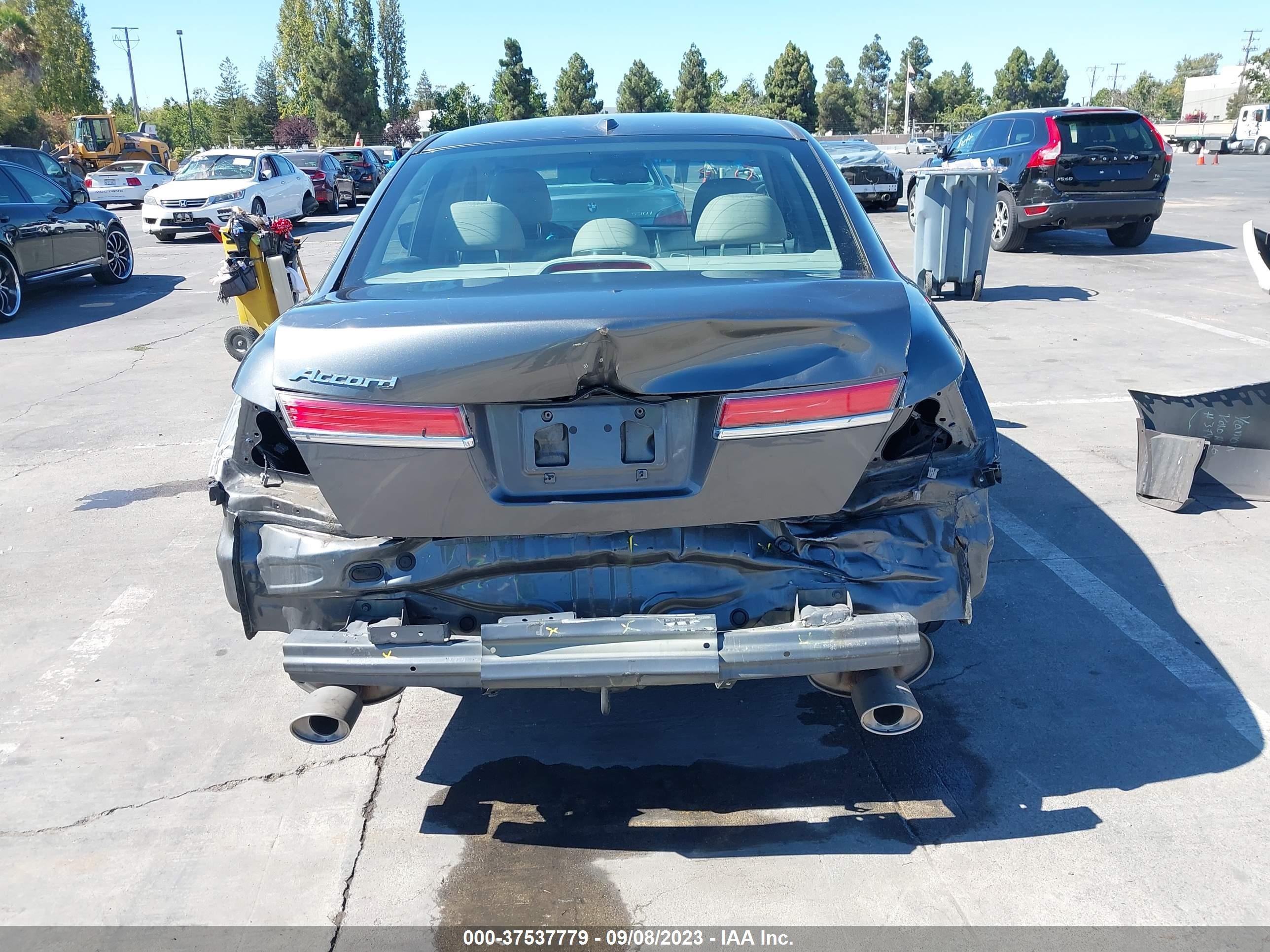 Photo 16 VIN: 1HGCP3F82CA022881 - HONDA ACCORD 