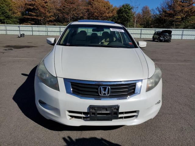 Photo 4 VIN: 1HGCP3F83AA003771 - HONDA ACCORD 