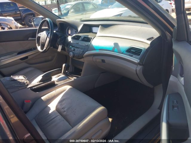 Photo 4 VIN: 1HGCP3F83AA013796 - HONDA ACCORD 