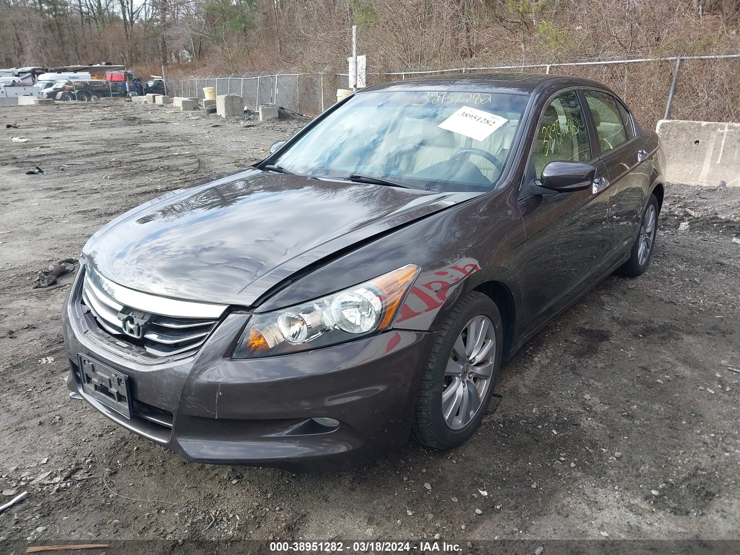 Photo 1 VIN: 1HGCP3F83BA018465 - HONDA ACCORD 