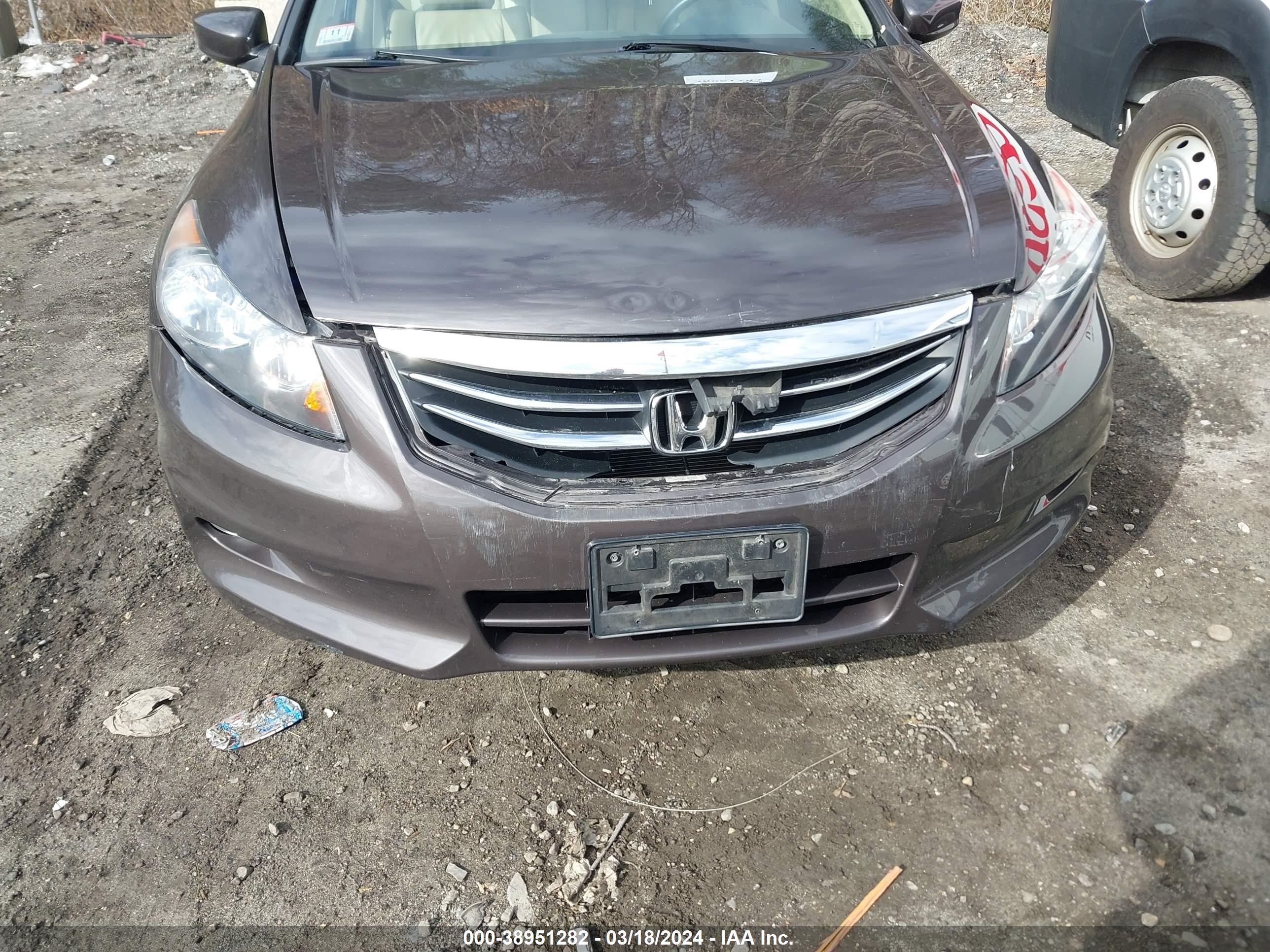 Photo 11 VIN: 1HGCP3F83BA018465 - HONDA ACCORD 