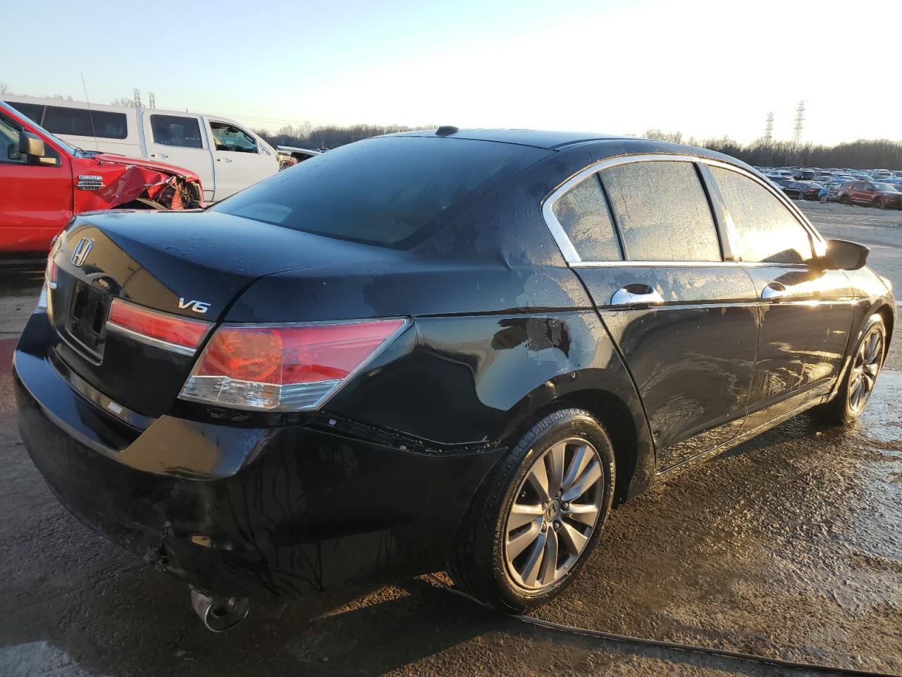 Photo 2 VIN: 1HGCP3F83CA015986 - HONDA ACCORD 