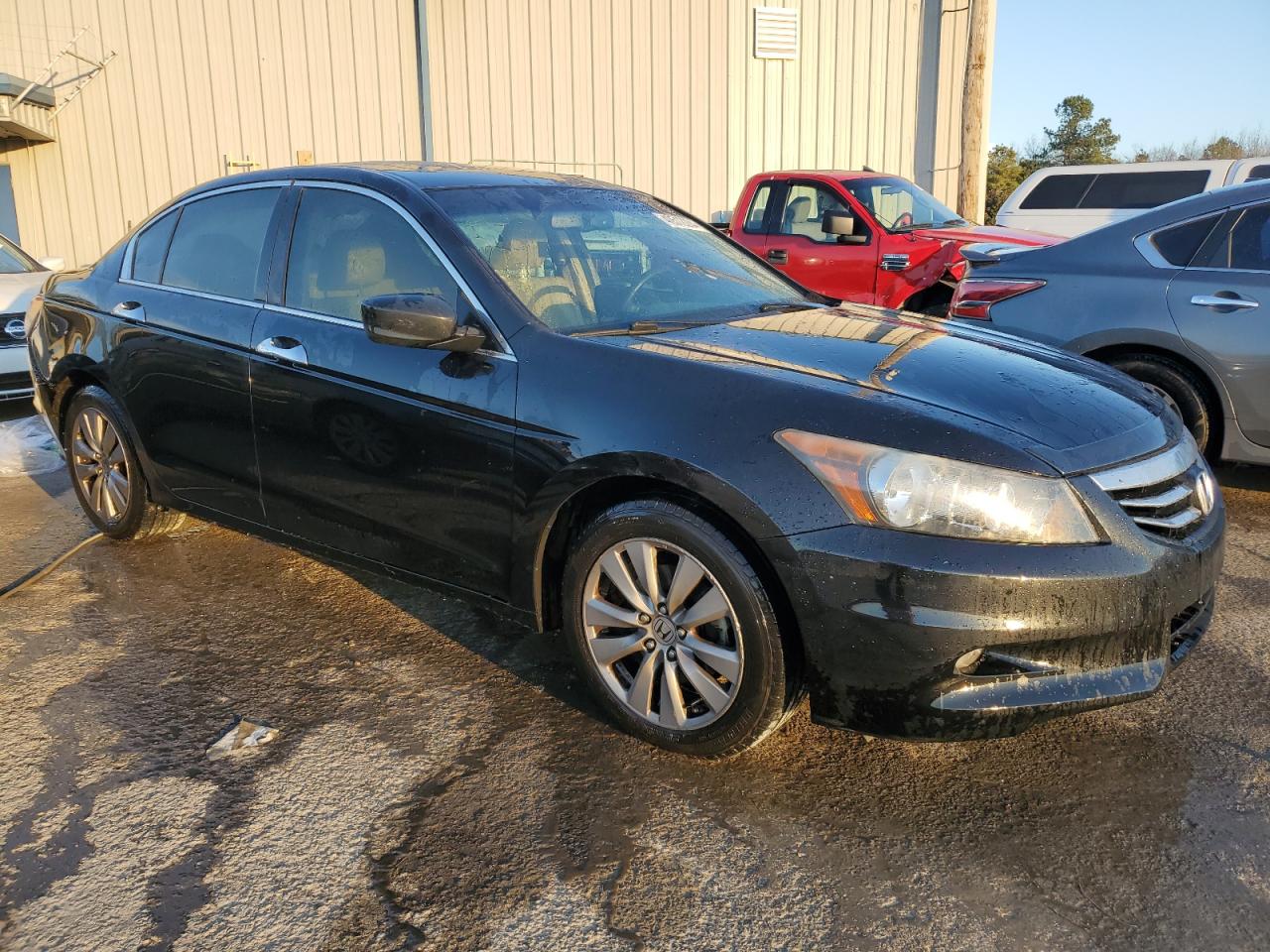 Photo 3 VIN: 1HGCP3F83CA015986 - HONDA ACCORD 