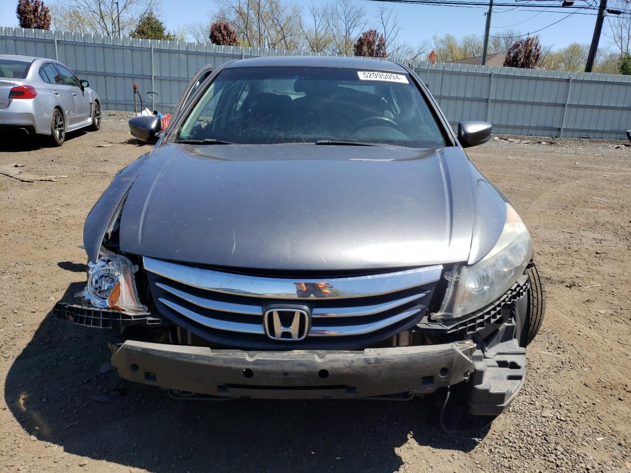 Photo 4 VIN: 1HGCP3F83CA038197 - HONDA ACCORD 