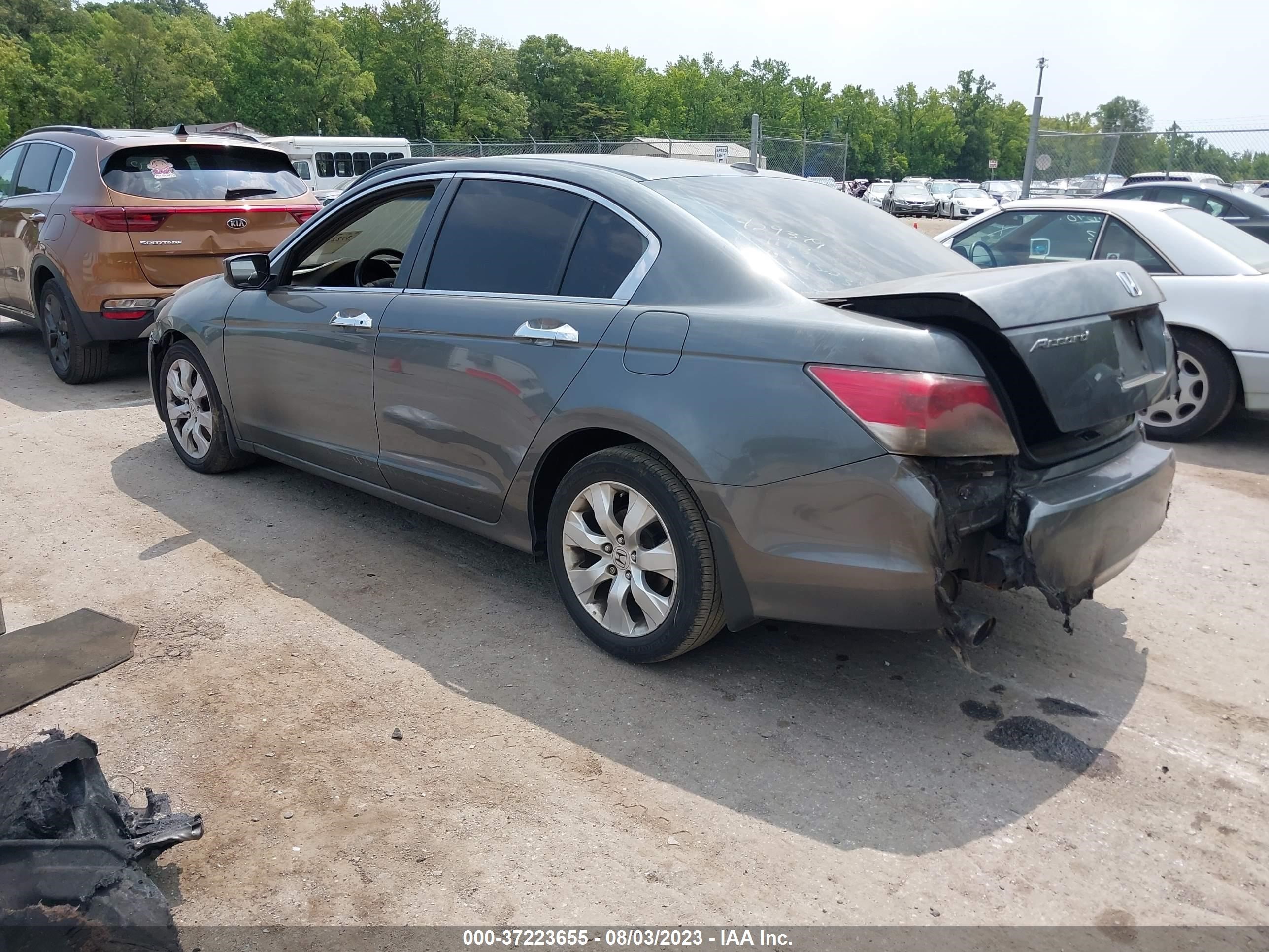 Photo 2 VIN: 1HGCP3F84AA005450 - HONDA ACCORD 