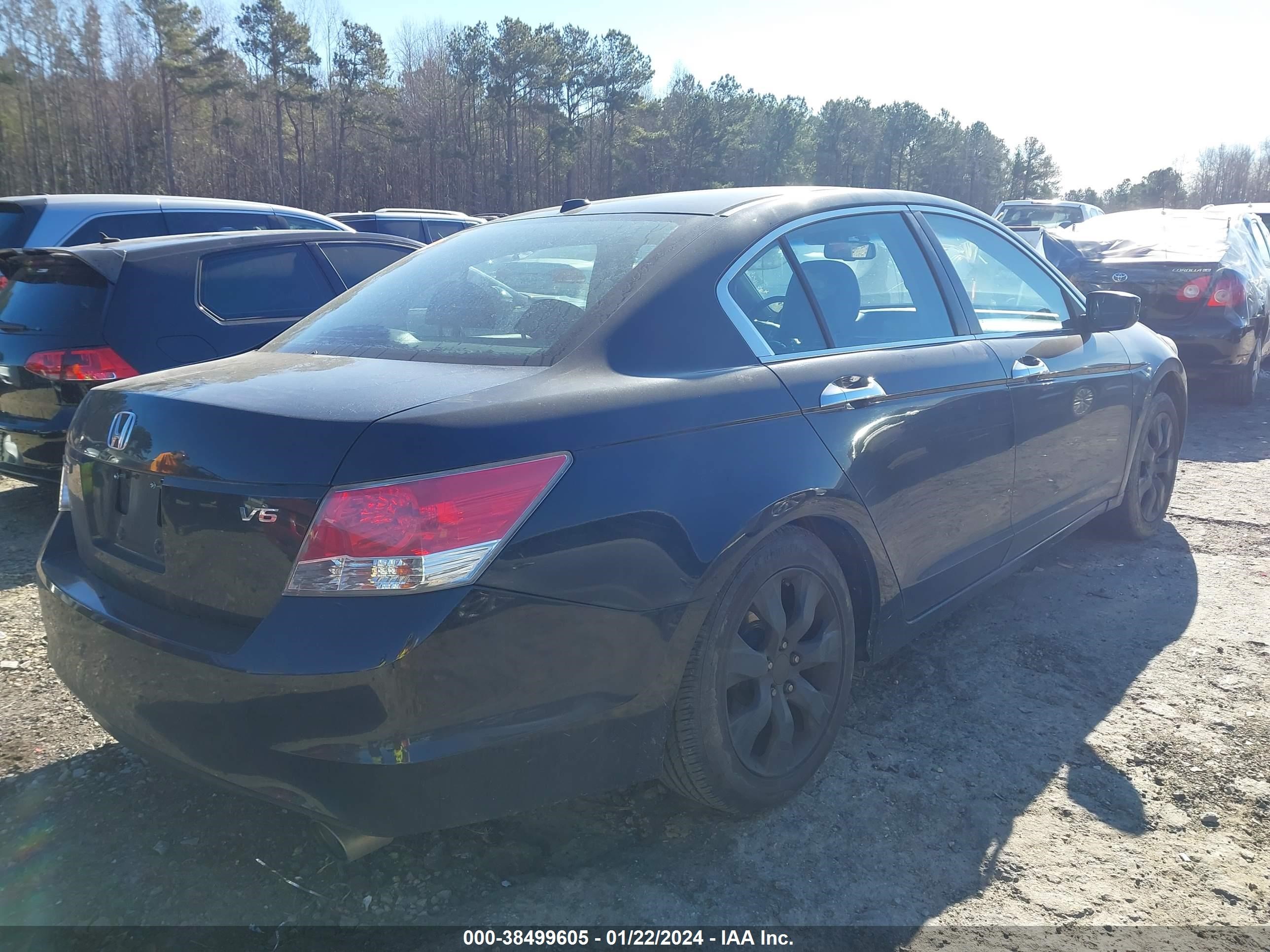 Photo 3 VIN: 1HGCP3F84AA005626 - HONDA ACCORD 