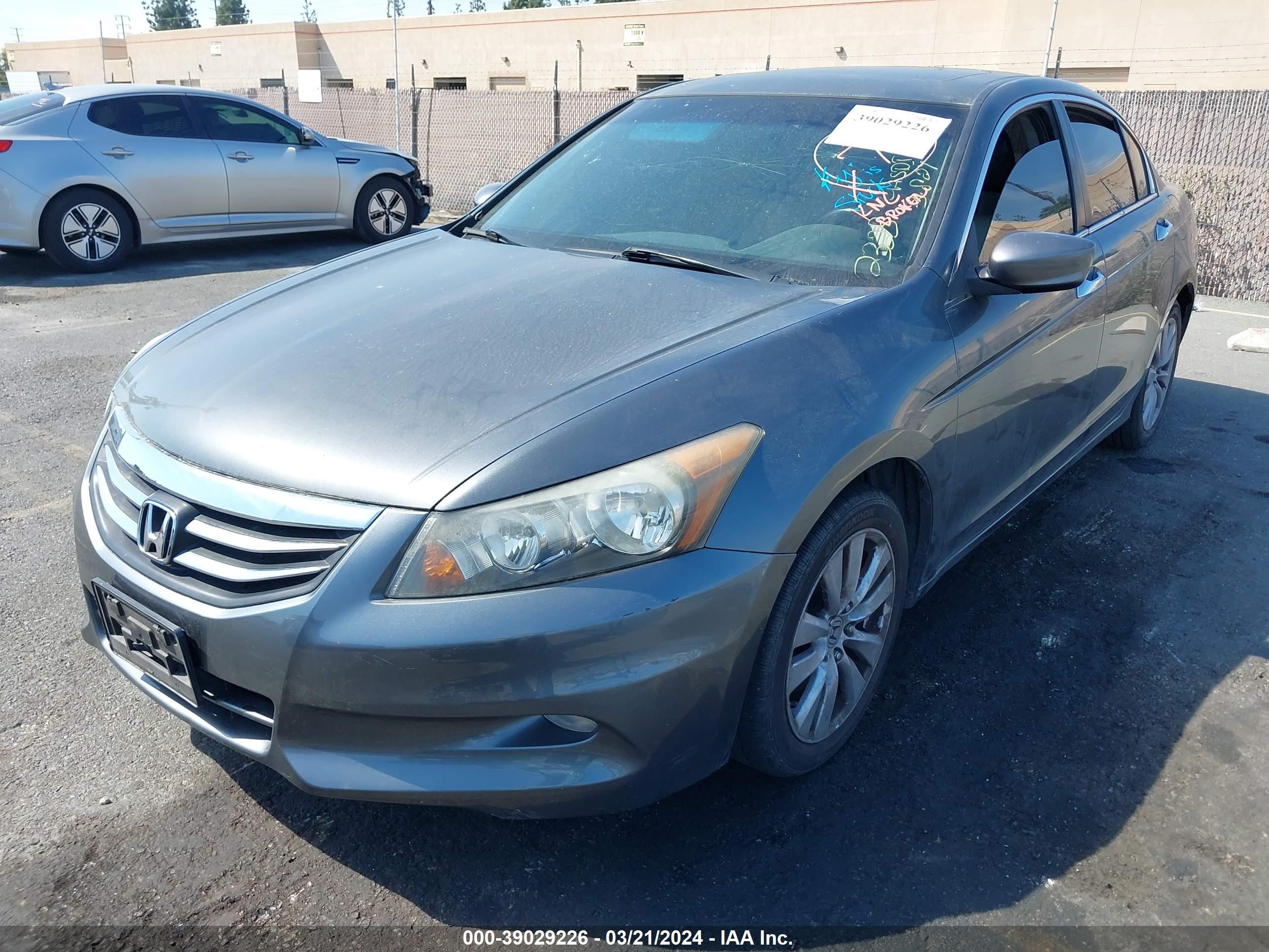 Photo 1 VIN: 1HGCP3F84BA008785 - HONDA ACCORD 