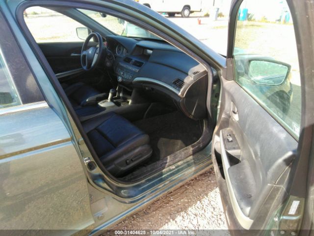 Photo 4 VIN: 1HGCP3F85AA002864 - HONDA ACCORD SDN 