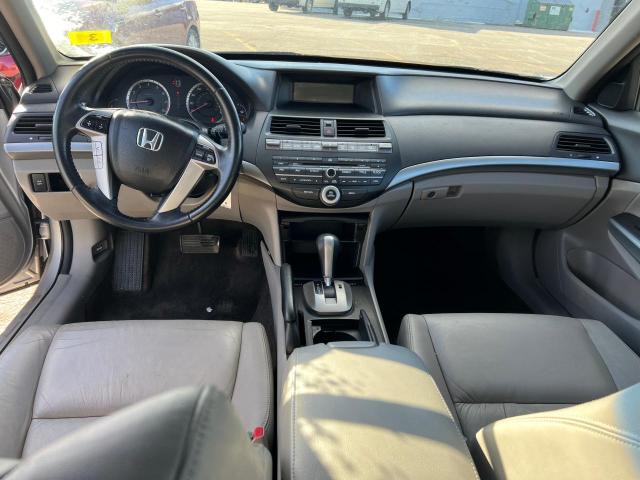 Photo 8 VIN: 1HGCP3F85AA004971 - HONDA ACCORD 