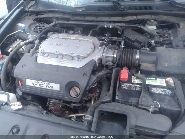 Photo 9 VIN: 1HGCP3F85BA009766 - HONDA ACCORD SDN 