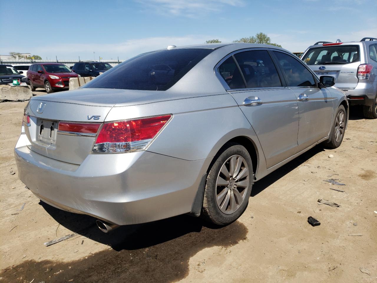 Photo 2 VIN: 1HGCP3F85CA027735 - HONDA ACCORD 