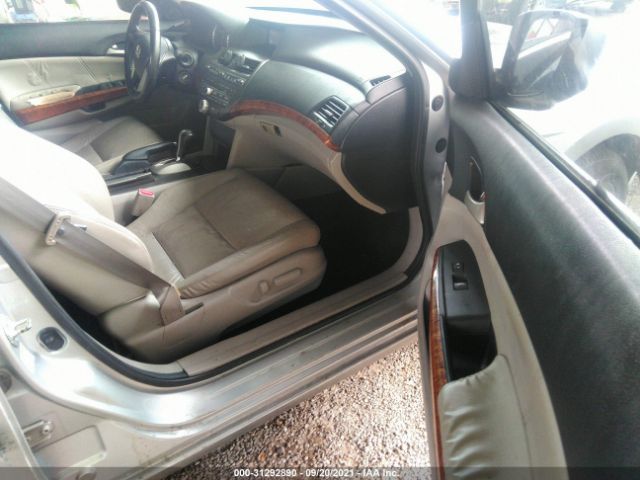 Photo 4 VIN: 1HGCP3F86BA002292 - HONDA ACCORD SDN 