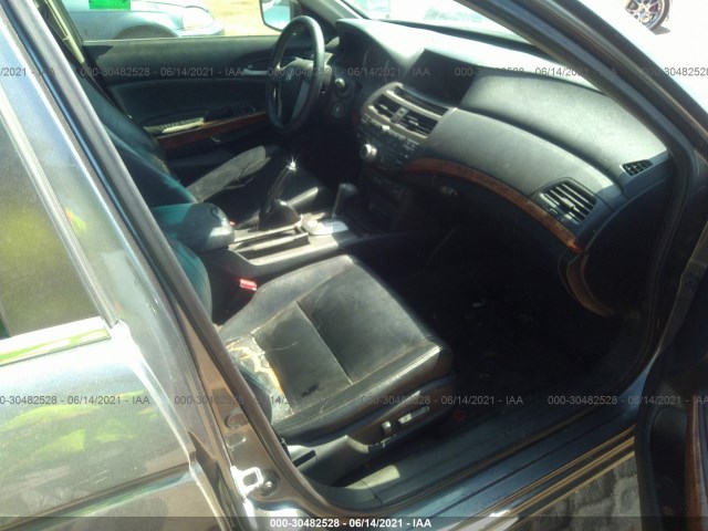 Photo 4 VIN: 1HGCP3F86BA004950 - HONDA ACCORD SDN 