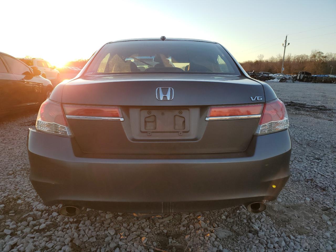 Photo 5 VIN: 1HGCP3F86BA010893 - HONDA ACCORD 